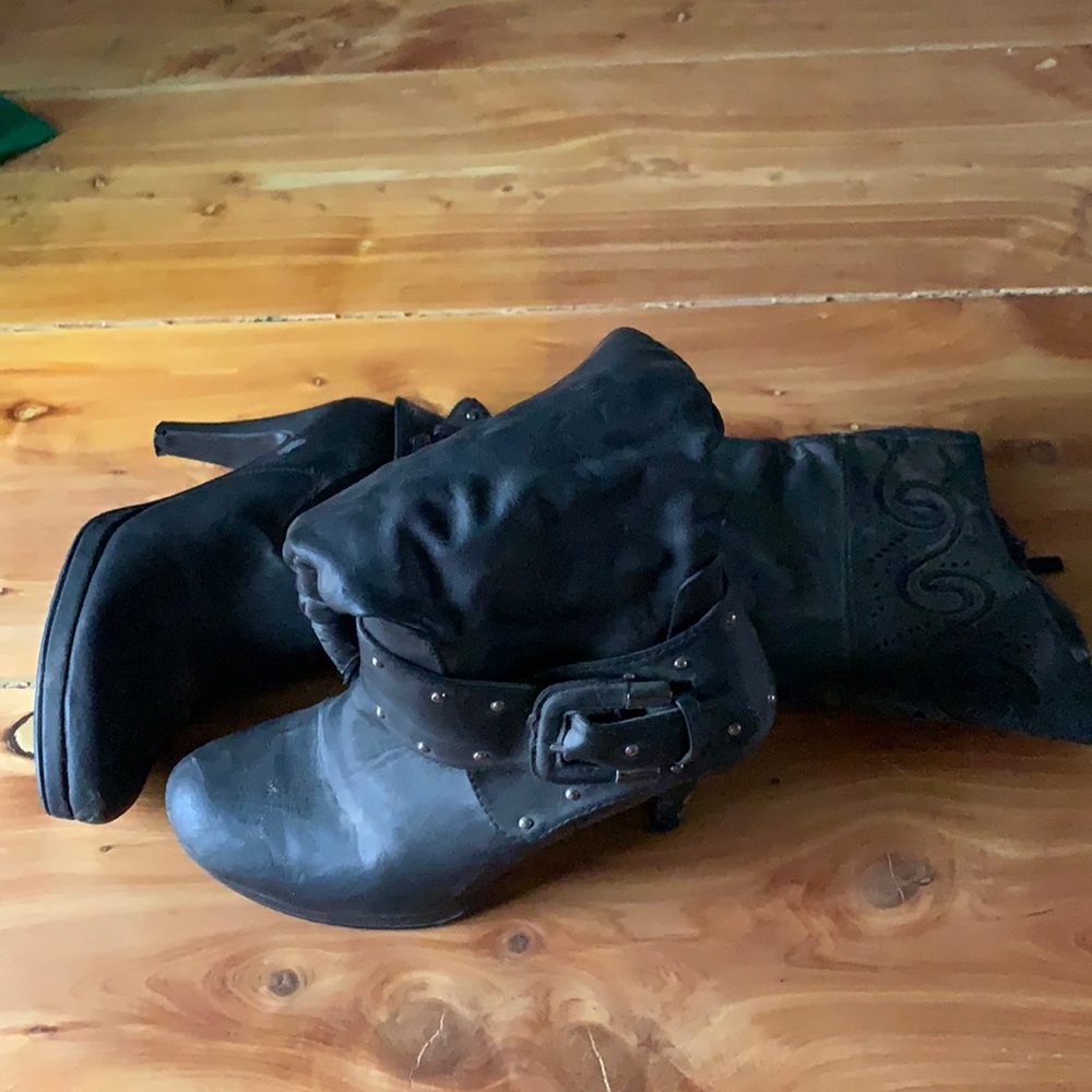 Forever black heeled boots size 8.5